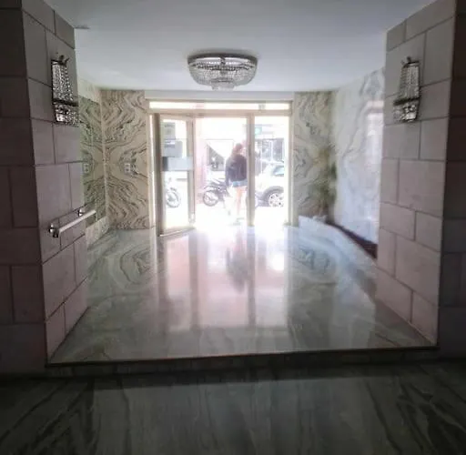 Le Diego Suarez, 5 Pers, Climatisation, Parking, 100m Des Plages Antibes